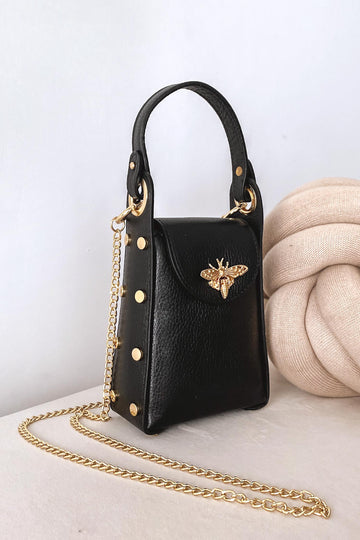 Bolso de mano negro con tachuelas doradas y correa desmontable