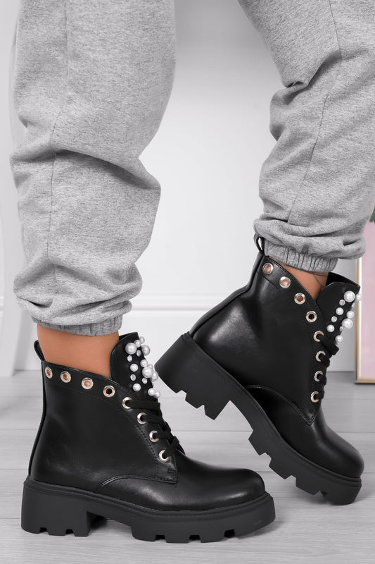 Bottines noires avec perles et strass