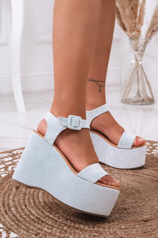 Sandalias azules de ante con cuña plataforma