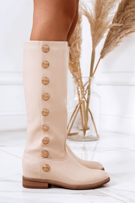 Botas beige con botones dorados y cuña interna
